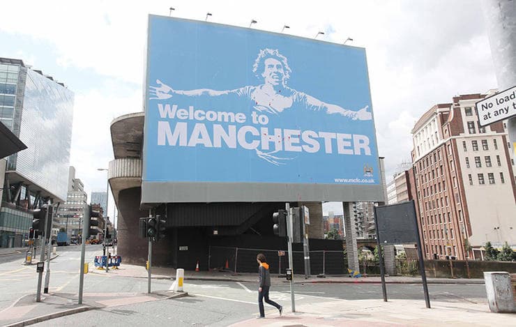 welcome to manchester sign of tevez