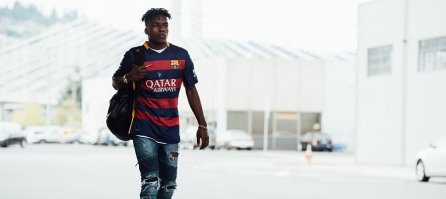A look at the 15/16 Barcelona Home Jersey, infamous for its hoops