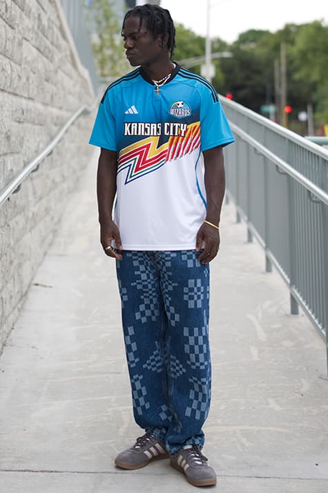 How to Style a Soccer Jersey (Fashion for Men) How to Style a Soccer Jersey (Fashion for Men)