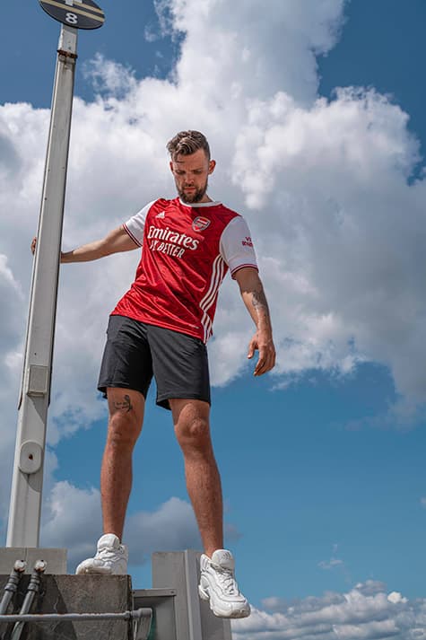 How to Wear a Soccer Jersey (Fashion for Men)
