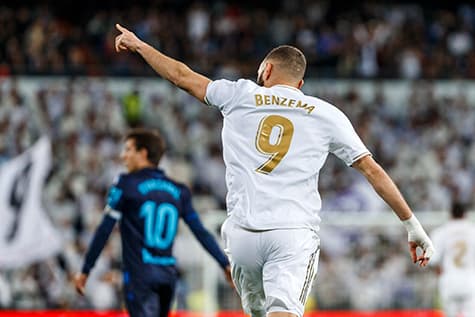 karim benzema wears the number 9 jersey at real madrid