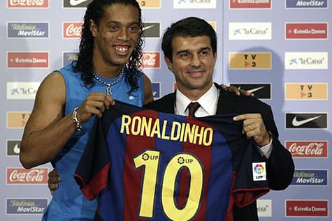 Ronaldinho played for barcelona wearing the number 10 jersey